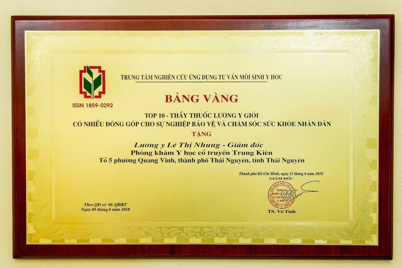 Bằng vàng Top 10 thầy thuốc lương y giỏi dành cho Lương y Lê Thị Nhung