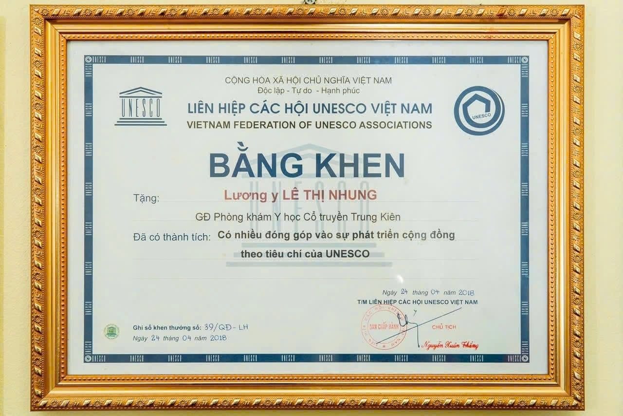 Bằng khen của Liên hiệp các hội UNESCO Việt Nam dành cho Lương y Lê Thị Nhung