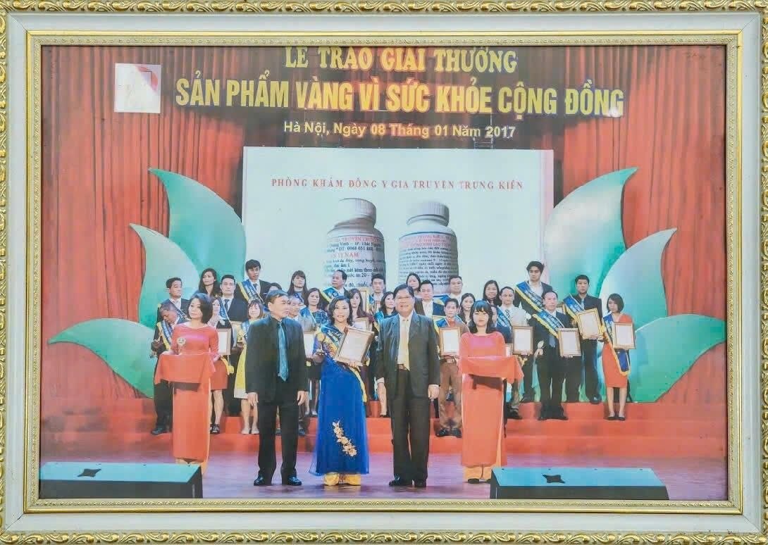 Hình ảnh trao giải Sản phẩm vàng vì sức khỏe cộng đồng năm 2017
